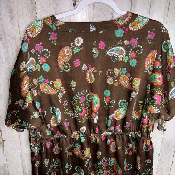 CATO Womens Top Size 22/24W  Short Sleeves V-Neck Brown Paisley Floral - Picture 14 of 16